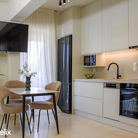 Zoi - Fully Renovated Luxury Apartment