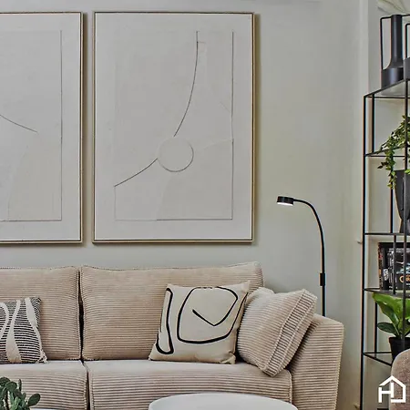 Zoi - Fully Renovated Luxury *