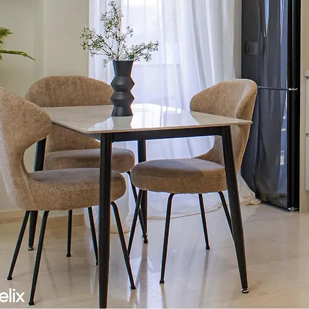 Zoi - Fully Renovated Luxury *